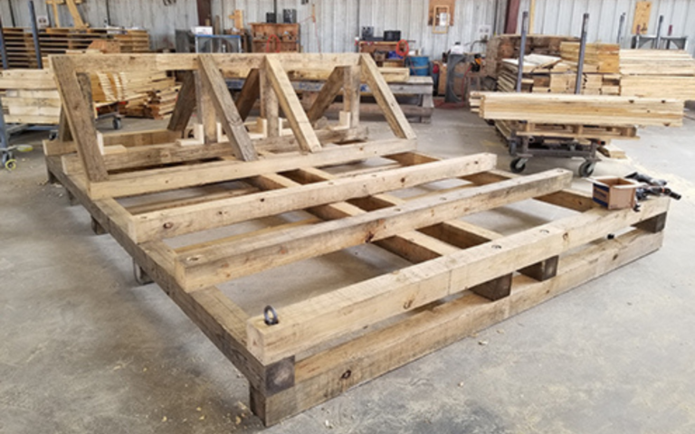 Custom wooden pallet ISPM-15 heat treated and certified for international export from Saudi Arabia