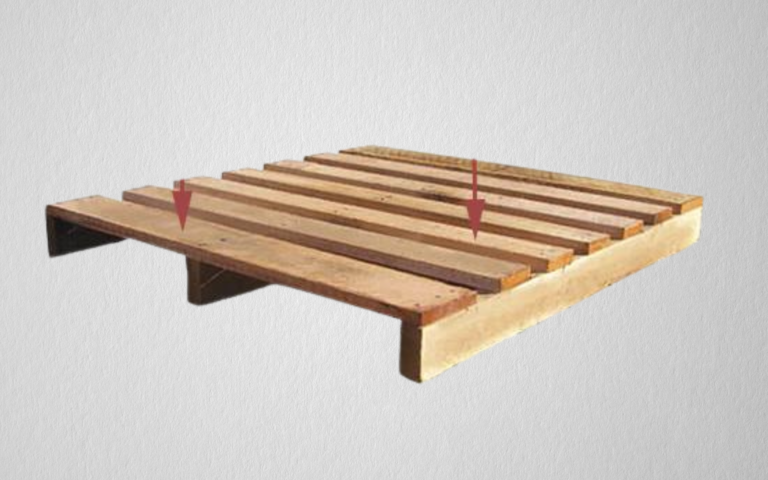 Two way entry stringer wooden pallet for logistics and warehousing in Saudi Arabia