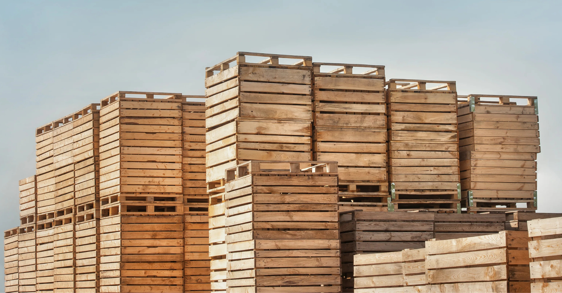 Heavy duty open frame wooden crate for industrial goods requiring visibility and ventilation Saudi Arabia